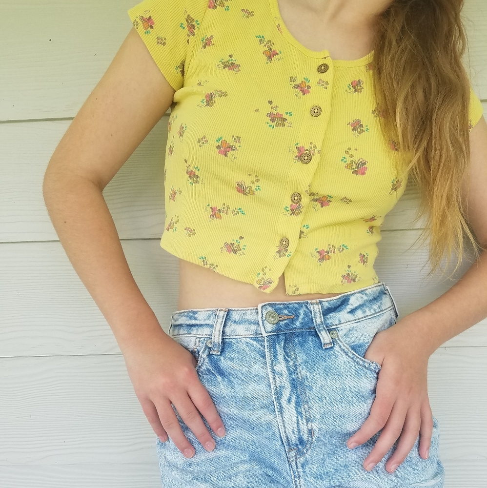 Junior Cropped Top Sz Medium Cottagecore Y2K Style Yellow Ribbed Micro Floral